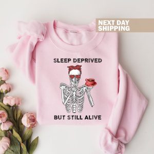 sleep deprived but still alive sweatshirt funny mom sweatshirt new mom funny skeleton sweater coffee lovers gift vintage crewneck women 3 vu97u