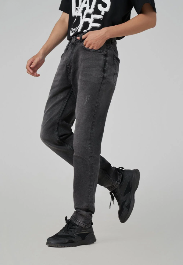 Men’s Straight Fit Jeans HVNGVN8