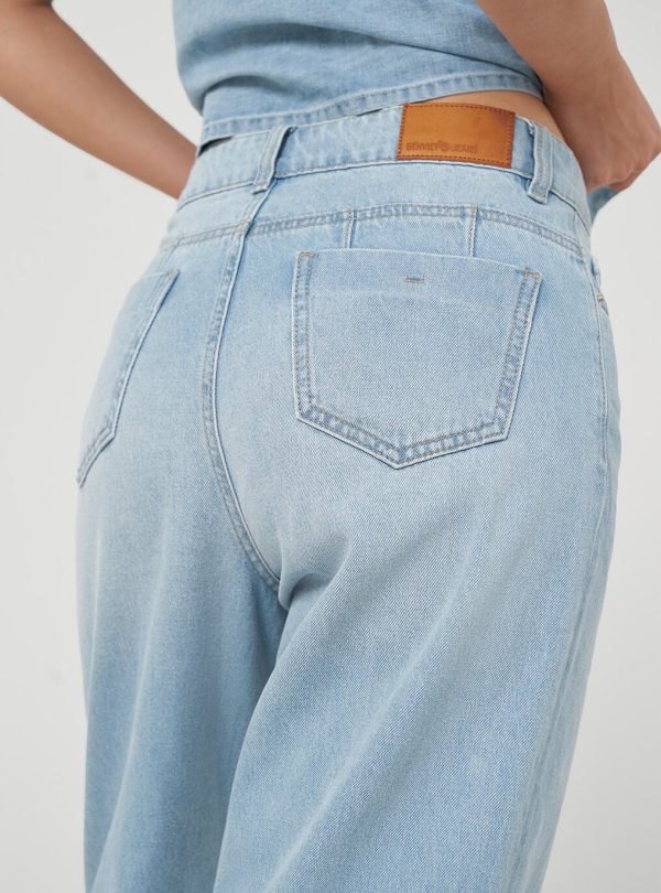 Women’s Straight Fit Jeans WHVNGVN14